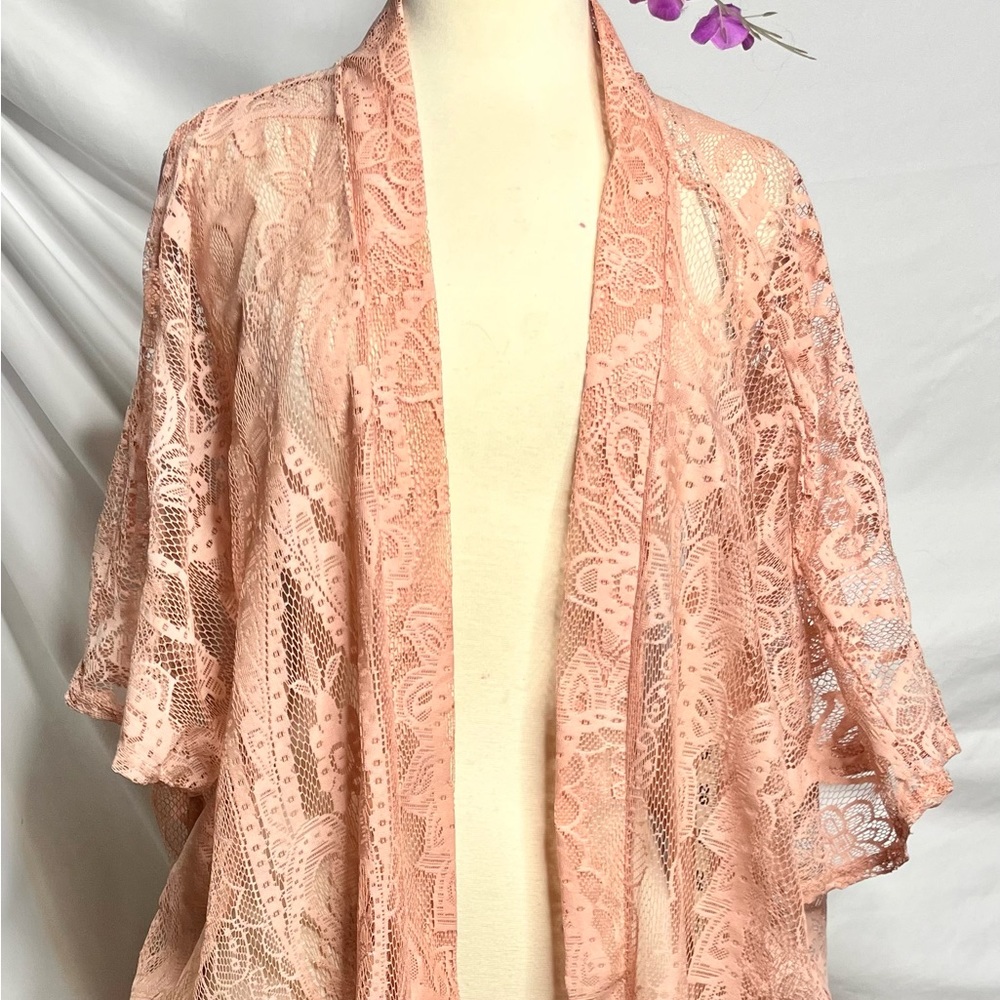 Peach neutral lace fringe shawl - great condition